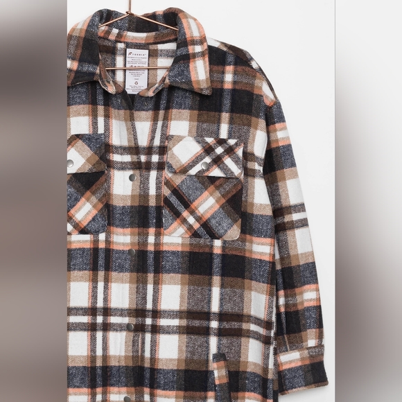 Fornia Shacket - Picture 5 of 6